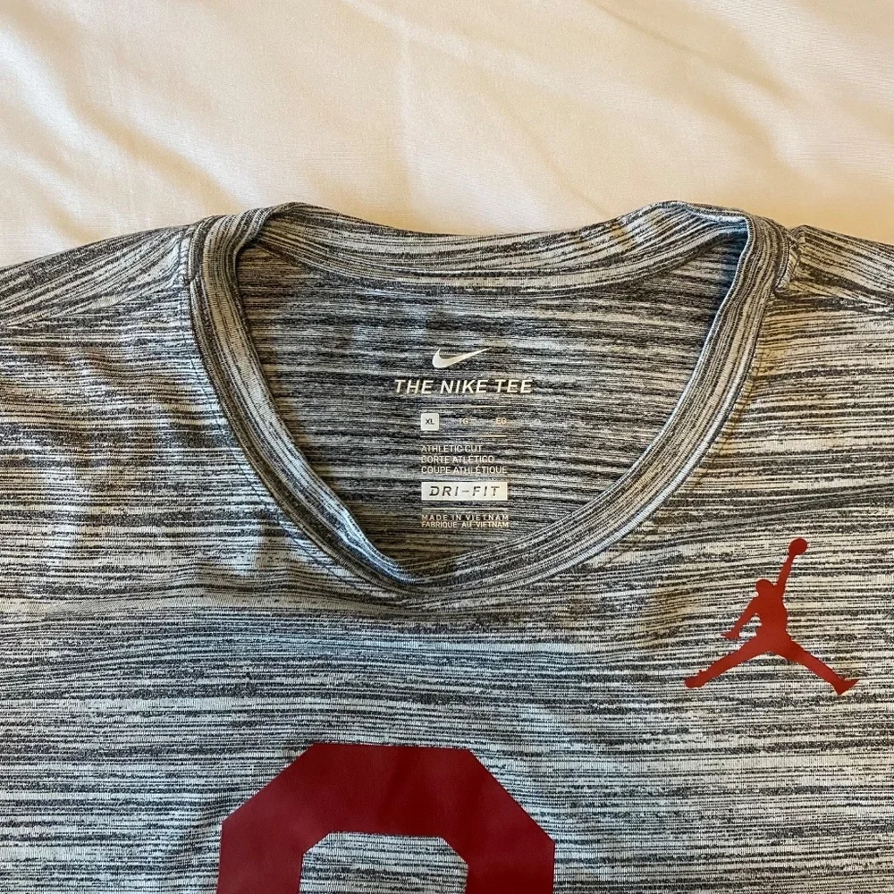 NIKE Dri-Fit Jordan Men's ‎ Gray and Red OU Boomer Sooner Logo T-Shirt (XL)